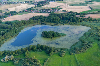 Vue aérienne de Zones riveraines de l'île du lac Haussee à Gerswalde dans le département Brandebourg, Allemagne
