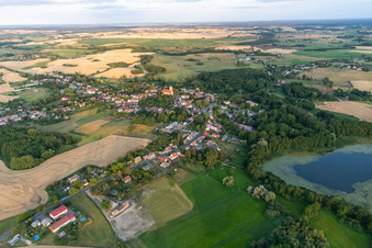 Vue aérienne de Vue du village de Haussee depuis le nord à Gerswalde dans le département Brandebourg, Allemagne