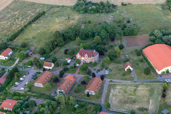 Vue aérienne de Château de Herrenstein, terre d'aventures effrayantes à le quartier Gerswalder Siedlung in Gerswalde dans le département Brandebourg, Allemagne