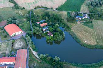 Vue aérienne de Château de Herrenstein, terre d'aventures effrayantes à le quartier Gerswalder Siedlung in Gerswalde dans le département Brandebourg, Allemagne