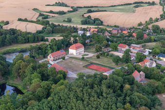 Vue aérienne de Domaine de Fredenwalde à le quartier Groß Fredenwalde in Gerswalde dans le département Brandebourg, Allemagne
