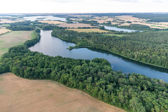 Vue aérienne de Suckower Haussee à Flieth-Stegelitz dans le département Brandebourg, Allemagne