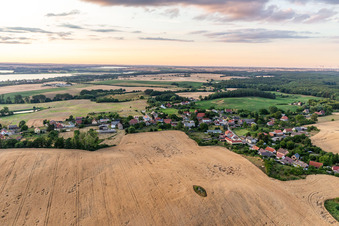 Vue aérienne de Du nord à le quartier Melzow in Oberuckersee dans le département Brandebourg, Allemagne