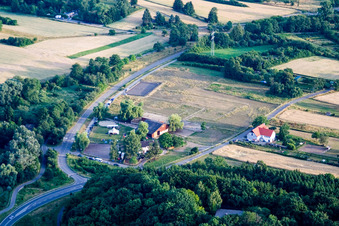 Vue aérienne de Reithof Trab eV - Équitation thérapeutique sur le lac de Constance à le quartier Wollmatingen in Konstanz dans le département Bade-Wurtemberg, Allemagne