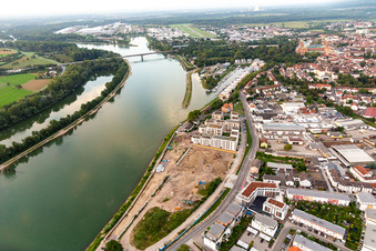Vue aérienne de Chantier de construction du projet de construction de logements et de bâtiments commerciaux sur la rive du Rhin de Spire : Alte Ziegelei / Franz-Kirmeier-Straße à Speyer dans le département Rhénanie-Palatinat, Allemagne