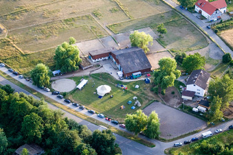 Reithof Trab eV - Équitation thérapeutique sur le lac de Constance à le quartier Wollmatingen in Konstanz dans le département Bade-Wurtemberg, Allemagne vue d'en haut