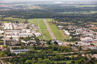 Vue aérienne de Piste avec zone de circulation de l'aéroport Speyer Ludwigshafen GmbH à Speyer dans le département Rhénanie-Palatinat, Allemagne