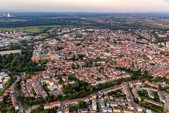 Vue aérienne de Vue d'ensemble de la ville depuis le nord à Speyer dans le département Rhénanie-Palatinat, Allemagne