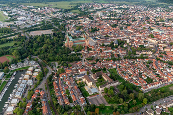 Vue aérienne de Couvent dominicain Sainte-Madeleine et cathédrale du nord à Speyer dans le département Rhénanie-Palatinat, Allemagne