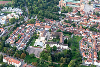 Vue aérienne de Monastère de Sainte-Madeleine à Speyer dans le département Rhénanie-Palatinat, Allemagne