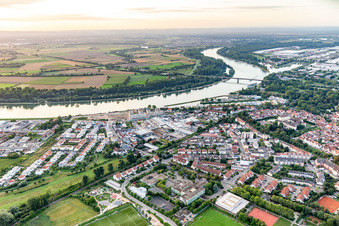 Vue aérienne de Pont du Rhin à Speyer dans le département Rhénanie-Palatinat, Allemagne