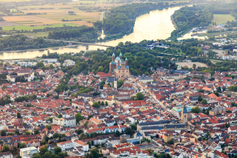 Vue aérienne de Maximilianstraße vue de l'ouest à Speyer dans le département Rhénanie-Palatinat, Allemagne