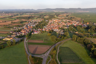 Vue oblique de Quartier Geinsheim in Neustadt an der Weinstraße dans le département Rhénanie-Palatinat, Allemagne