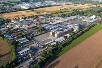 Vue aérienne de Quincaillerie Hornbach du sud-ouest à Bornheim dans le département Rhénanie-Palatinat, Allemagne