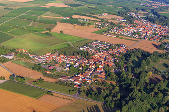 Vue aérienne de Du nord-est à le quartier Mühlhofen in Billigheim-Ingenheim dans le département Rhénanie-Palatinat, Allemagne