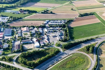 Vue aérienne de Station-service Shell sur la B9 à Schwegenheim dans le département Rhénanie-Palatinat, Allemagne