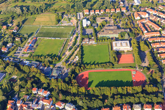 Vue aérienne de Terrains de sport du FC 09 eV, notamment le stade Helmut-Bantz et le complexe sportif Est d'Eselsdamm. à Speyer dans le département Rhénanie-Palatinat, Allemagne