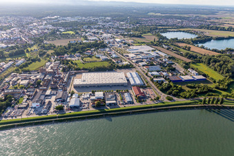 Vue aérienne de Complexe immobilier et centre logistique sur le site de Lidl E-Commerce Lager à Speyer dans le département Rhénanie-Palatinat, Allemagne