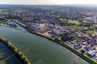 Projet résidentiel sur la rive du Rhin de Spire : Alte Ziegelei / Franz-Kirmeier-Straße à Speyer dans le département Rhénanie-Palatinat, Allemagne depuis l'avion