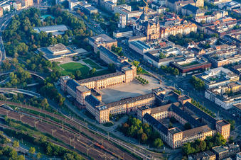 Vue aérienne de Château baroque Mannheim à le quartier Innenstadt in Mannheim dans le département Bade-Wurtemberg, Allemagne