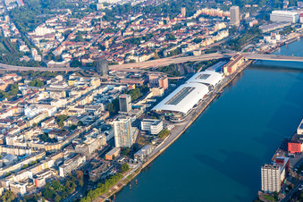 Vue aérienne de Centre commercial Rhein-Galerie au bord du Rhin à Zollhof à le quartier Mitte in Ludwigshafen am Rhein dans le département Rhénanie-Palatinat, Allemagne