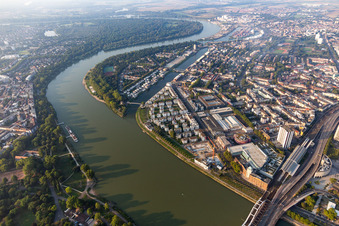 Photographie aérienne de Quartier résidentiel du lotissement multifamilial sur la promenade du Rhin - Rheinallee à le quartier Süd in Ludwigshafen am Rhein dans le département Rhénanie-Palatinat, Allemagne