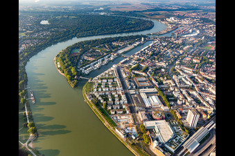 Vue oblique de Quartier résidentiel du lotissement multifamilial sur la promenade du Rhin - Rheinallee à le quartier Süd in Ludwigshafen am Rhein dans le département Rhénanie-Palatinat, Allemagne