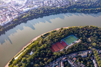 Vue aérienne de Ensemble d'installations sportives du Turn und Fechtclub 1861 eV sur l'île du Parc à le quartier Süd in Ludwigshafen am Rhein dans le département Rhénanie-Palatinat, Allemagne
