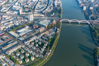 Vivre au bord de la rivière, Rheinschanzenpromenade à le quartier Süd in Ludwigshafen am Rhein dans le département Rhénanie-Palatinat, Allemagne d'en haut