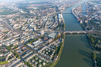 Vivre au bord de la rivière, Rheinschanzenpromenade à le quartier Süd in Ludwigshafen am Rhein dans le département Rhénanie-Palatinat, Allemagne hors des airs
