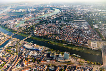 Vue aérienne de Jungbusch et Neckarstadt Ouest à le quartier Neckarstadt-West in Mannheim dans le département Bade-Wurtemberg, Allemagne