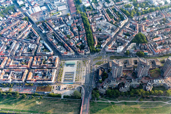 Vue aérienne de Ensemble carré de l'ancienne Messplatz à Neckarstadt dans le centre-ville à le quartier Neckarstadt-Ost in Mannheim dans le département Bade-Wurtemberg, Allemagne
