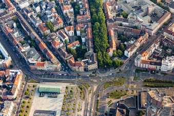 Vue aérienne de Ancienne Messplatz et centre culturel Ancienne caserne de pompiers sur les Neckarwiesen à Neckarstadt dans le centre-ville à le quartier Neckarstadt-Ost in Mannheim dans le département Bade-Wurtemberg, Allemagne
