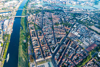 Vue aérienne de Quartier de Neckarstadt-Ouest entre le Vieux-Rhin et le Neckar à le quartier Neckarstadt-Ost in Mannheim dans le département Bade-Wurtemberg, Allemagne