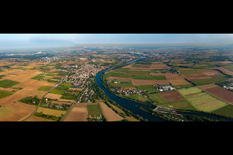 Vue aérienne de Neckar à Edingen à le quartier Edingen in Edingen-Neckarhausen dans le département Bade-Wurtemberg, Allemagne