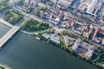 Vue aérienne de Hôtel Marriott sur le Neckar Est à le quartier Bergheim in Heidelberg dans le département Bade-Wurtemberg, Allemagne