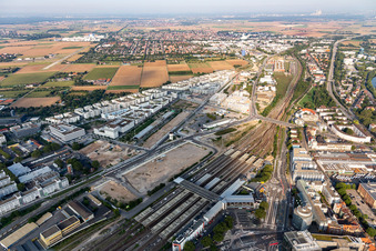 Vue aérienne de Le plus récent quartier de Heidelberg sur le site de l'ancienne gare de marchandises au sud de la gare principale à le quartier Bahnstadt in Heidelberg dans le département Bade-Wurtemberg, Allemagne