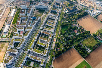 Vue aérienne de Quartier résidentiel du complexe d'immeubles sur Marie-Baum-Straße - Green Mile - Eppelheimer Straße à le quartier Bahnstadt in Heidelberg dans le département Bade-Wurtemberg, Allemagne