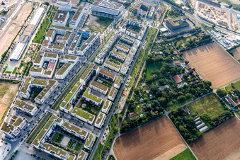 Vue aérienne de Quartier résidentiel du complexe d'immeubles sur Marie-Baum-Straße - Green Mile - Eppelheimer Straße à le quartier Bahnstadt in Heidelberg dans le département Bade-Wurtemberg, Allemagne