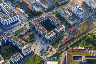 Vue aérienne de Centre de garde municipal Schwetzinger Terrasse et parc de la caserne de pompiers à le quartier Bahnstadt in Heidelberg dans le département Bade-Wurtemberg, Allemagne