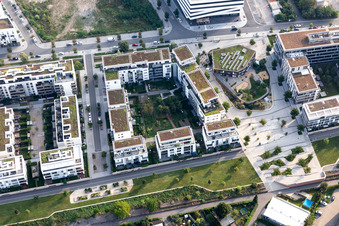 Vue oblique de Quartier résidentiel du complexe d'immeubles sur Marie-Baum-Straße - Green Mile - Eppelheimer Straße à le quartier Bahnstadt in Heidelberg dans le département Bade-Wurtemberg, Allemagne