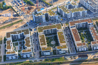 Vue aérienne de Langer Anger x Kumamotostraße à le quartier Bahnstadt in Heidelberg dans le département Bade-Wurtemberg, Allemagne