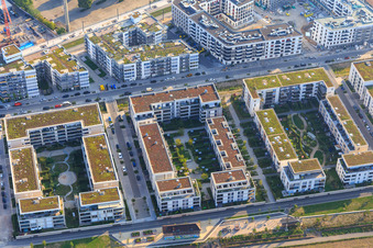Vue aérienne de Langer Anger x Simferopolstraße à le quartier Bahnstadt in Heidelberg dans le département Bade-Wurtemberg, Allemagne