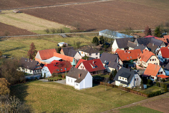 Vue d'oiseau de Niederlauterbach dans le département Bas Rhin, France