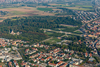 Vue aérienne de Parc du Château à Schwetzingen dans le département Bade-Wurtemberg, Allemagne