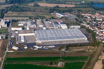 Vue aérienne de Complexe immobilier et terrain du centre logistique Aldi Süd à Ketsch dans le département Bade-Wurtemberg, Allemagne