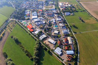 Vue aérienne de Zone industrielle de Tonwerk avec Holz & Konzepte Jens Neider, GSLNA MTRS et SORG Rollstuhltechnik GmbH + Co.KG à Oberhausen-Rheinhausen dans le département Bade-Wurtemberg, Allemagne