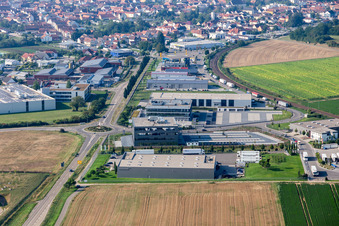Vue aérienne de Zone industrielle dans la vallée de Spire avec Kardex Software GmbH et ITK Engineering GmbH à Rülzheim dans le département Rhénanie-Palatinat, Allemagne