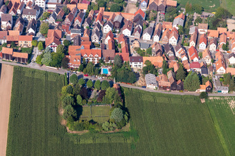 Vue aérienne de Hôtel Restaurant Krone à le quartier Hayna in Herxheim bei Landau dans le département Rhénanie-Palatinat, Allemagne