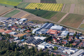 Vue aérienne de Dans la zone industrielle de Gereut, HGGS LaserCUT GmbH & Co. KG à Hatzenbühl dans le département Rhénanie-Palatinat, Allemagne
